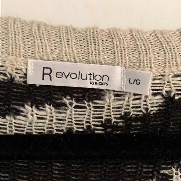 Ricki’s Sweater - Picture 2 of 3